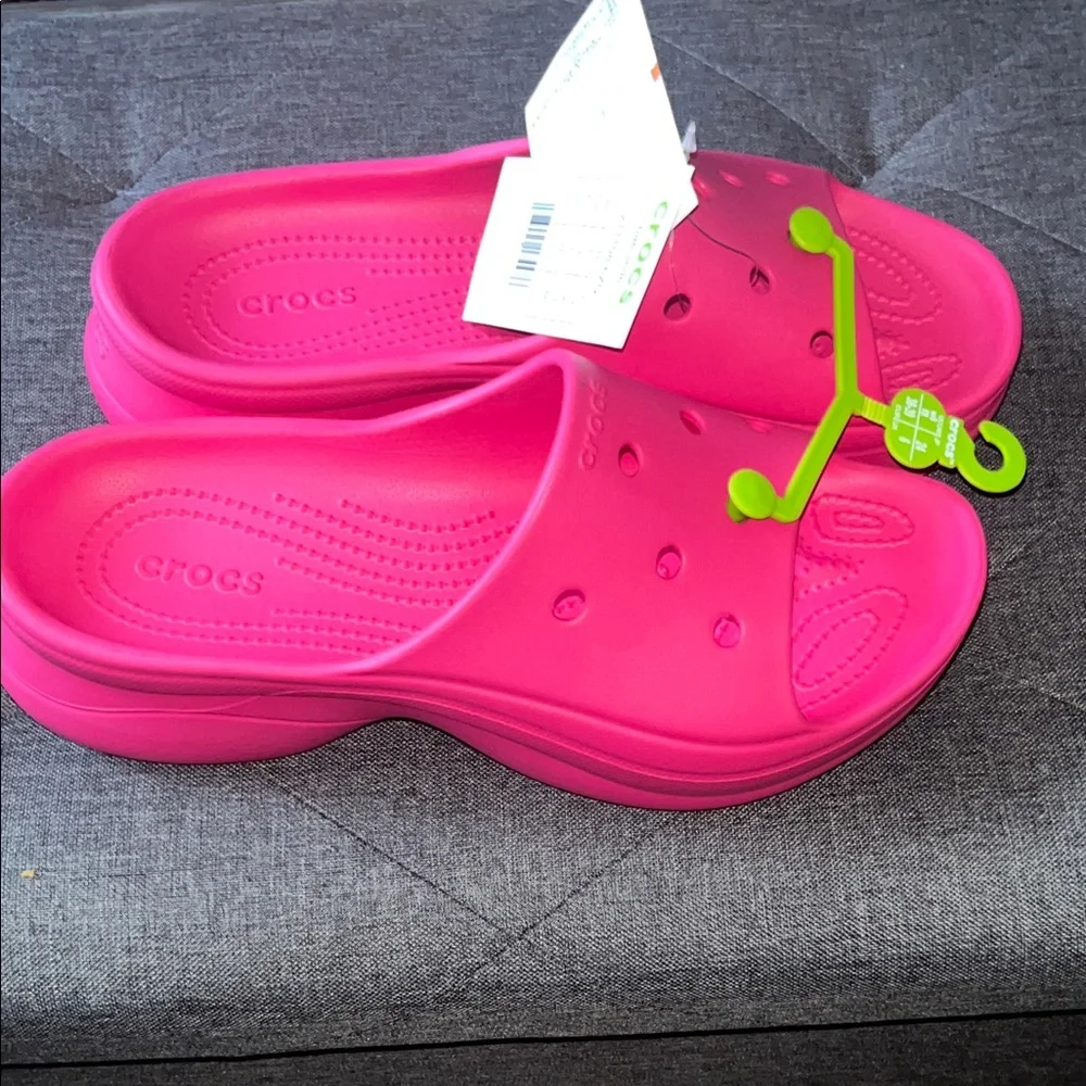 CROCS Women's Vibrant Pink Sandals - Picture 6 of 8